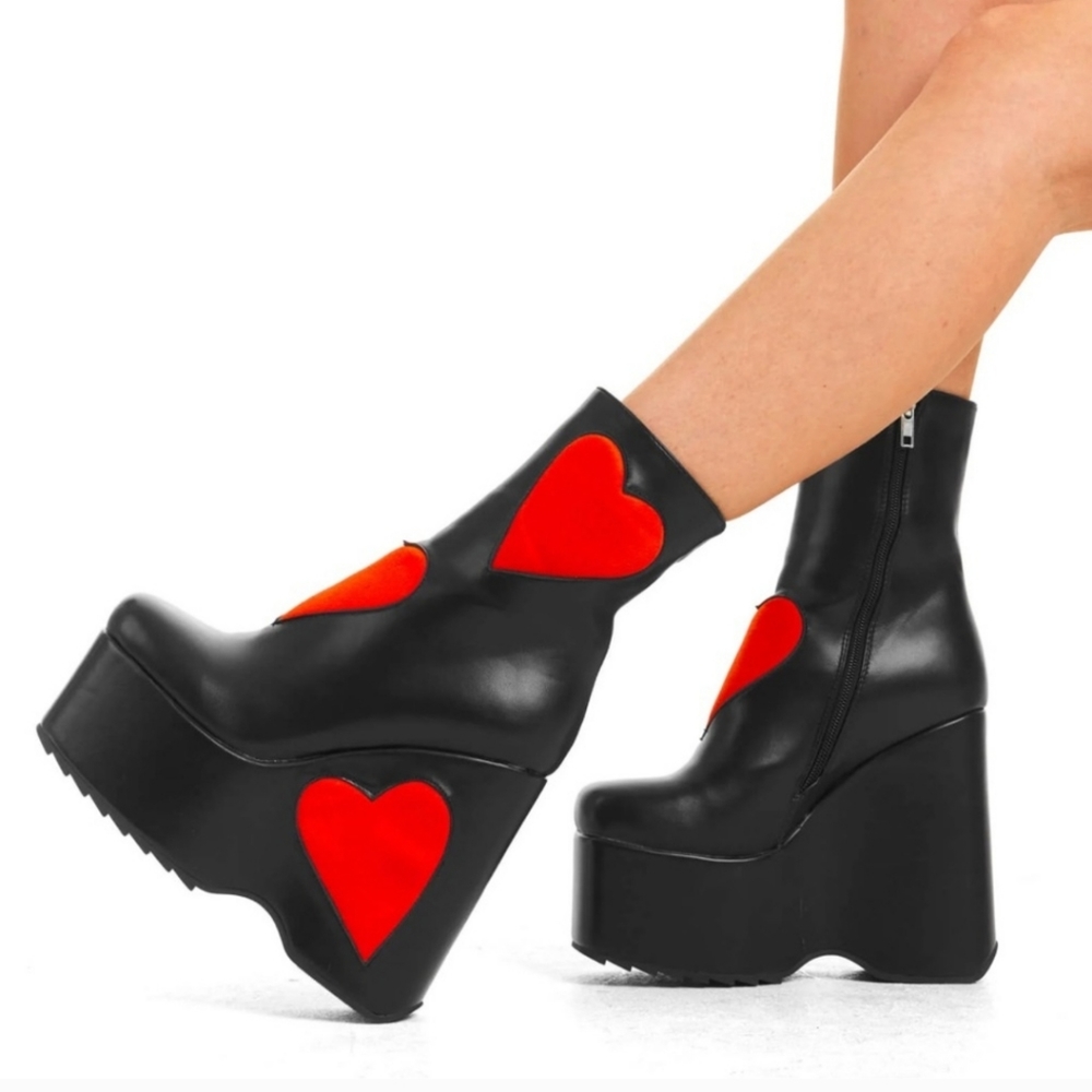 LaModa/dolls kill heart platform boots (please read description for sizing)